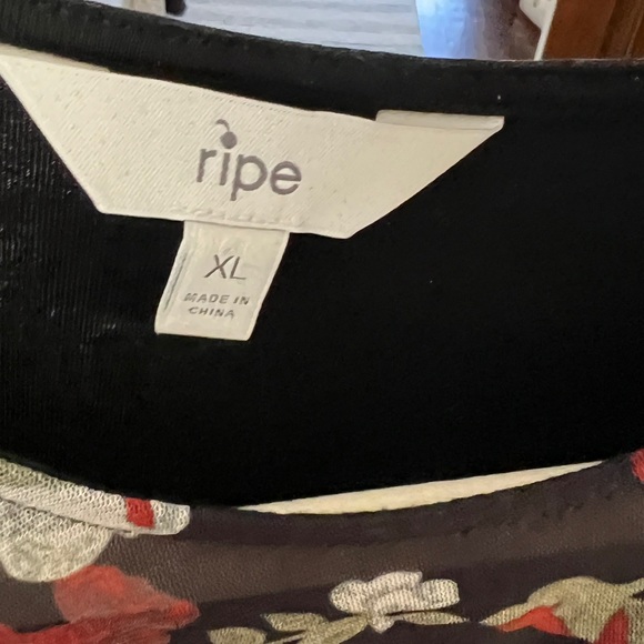 WILD BLOOM MATERNITY & NURSING DRESS. Ripe Maternity. Size XL. - Picture 6 of 8